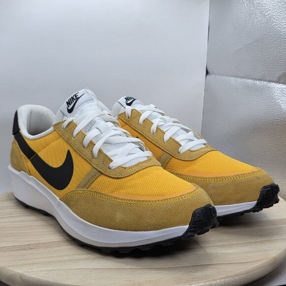 Nike Yellow and Black Athletic Shoes - Picture 5 of 9
